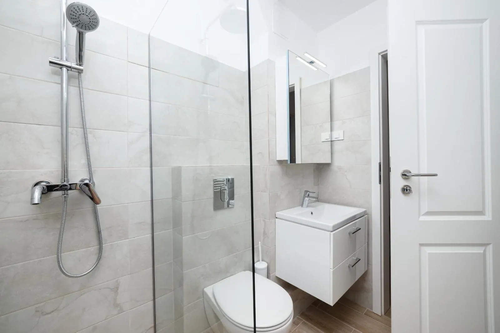 Modern Central Apartment - Subway Bucharest 0*,  Romania