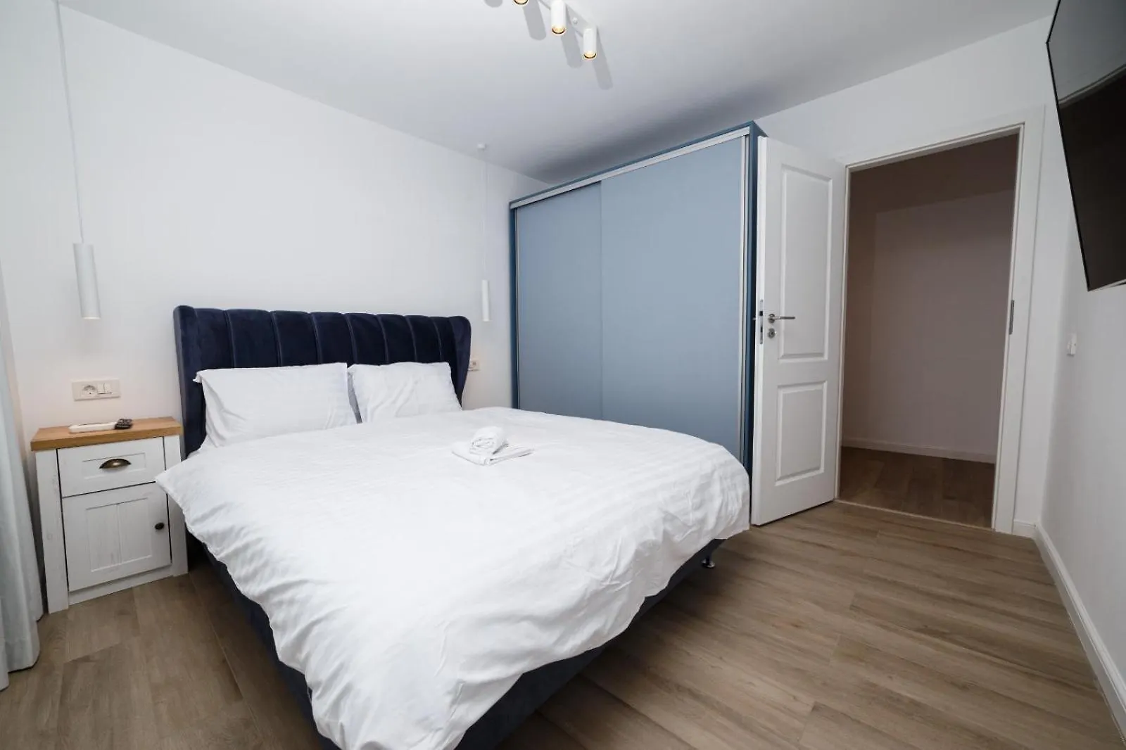 Modern Central Apartment - Subway contacts